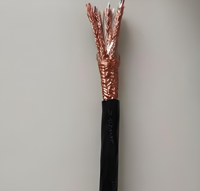 電纜作為電力傳輸?shù)难},其性能直接影響到整個系統(tǒng)的可靠性.jpg 電纜作為電力傳輸?shù)难},其性能直接影響到整個系統(tǒng)的可靠性.jpg